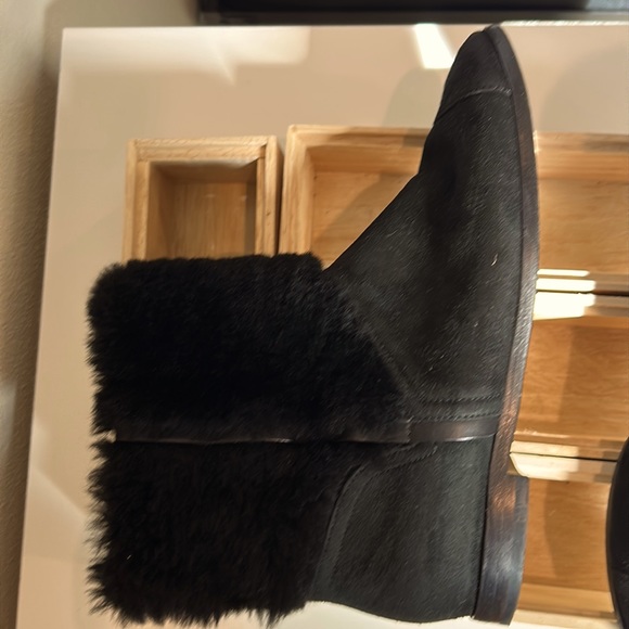 Chanel Black suede wool fur boots - Picture 4 of 13